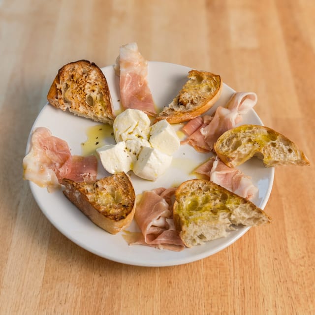 Fresh Mozzarella & Prosciutto.